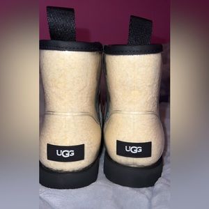 UGGS RAIN BOOTS SIZE 8